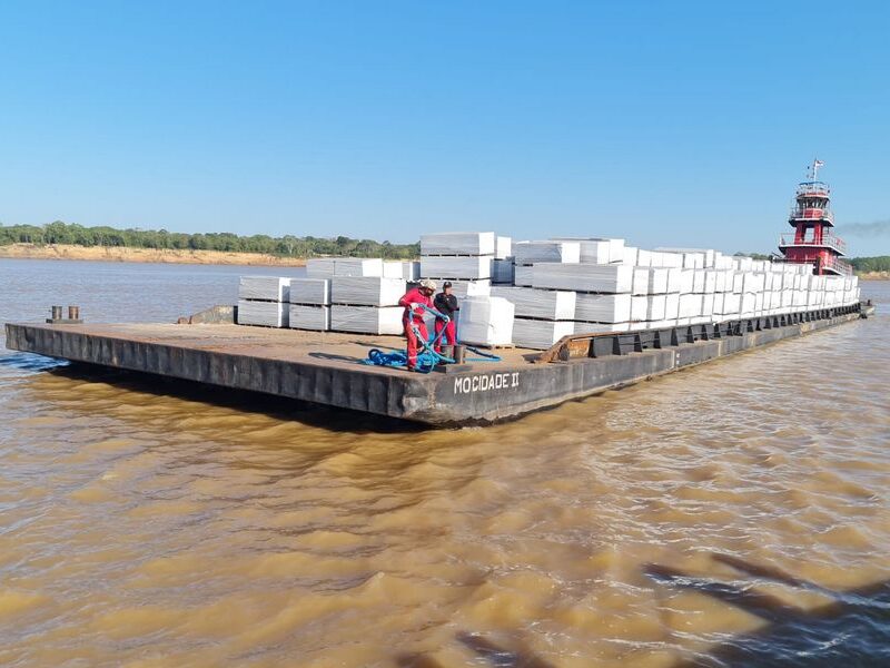 Transporte Fluvial em Balsas na Amazônia